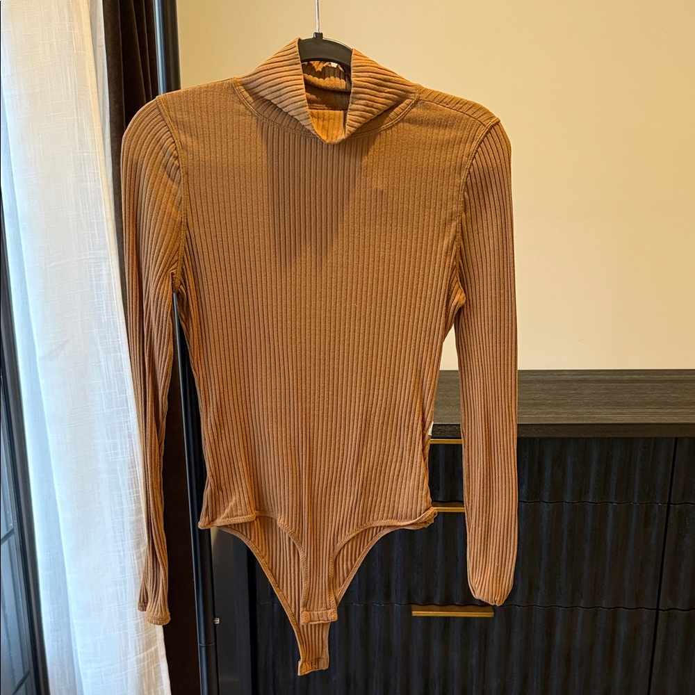 Vuori Ribbed Long Sleeve Bodysuit Caramel Size Medium